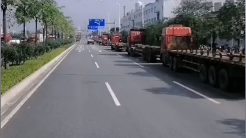 海运价钱连跌23周，，，大宗空箱群集口岸！！！集装箱物流司机提前回老家过年