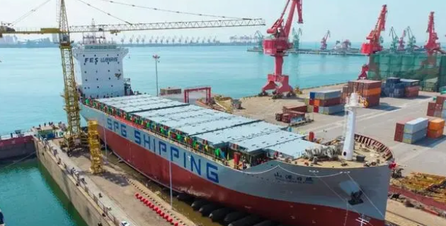 新一代集装箱内贸船顺遂下水