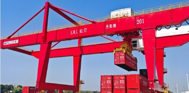 丹阳港，，镇江最大的内河集装箱码头