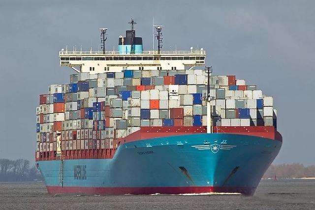 散货船“跨界”运集装箱，，，靠谱吗？